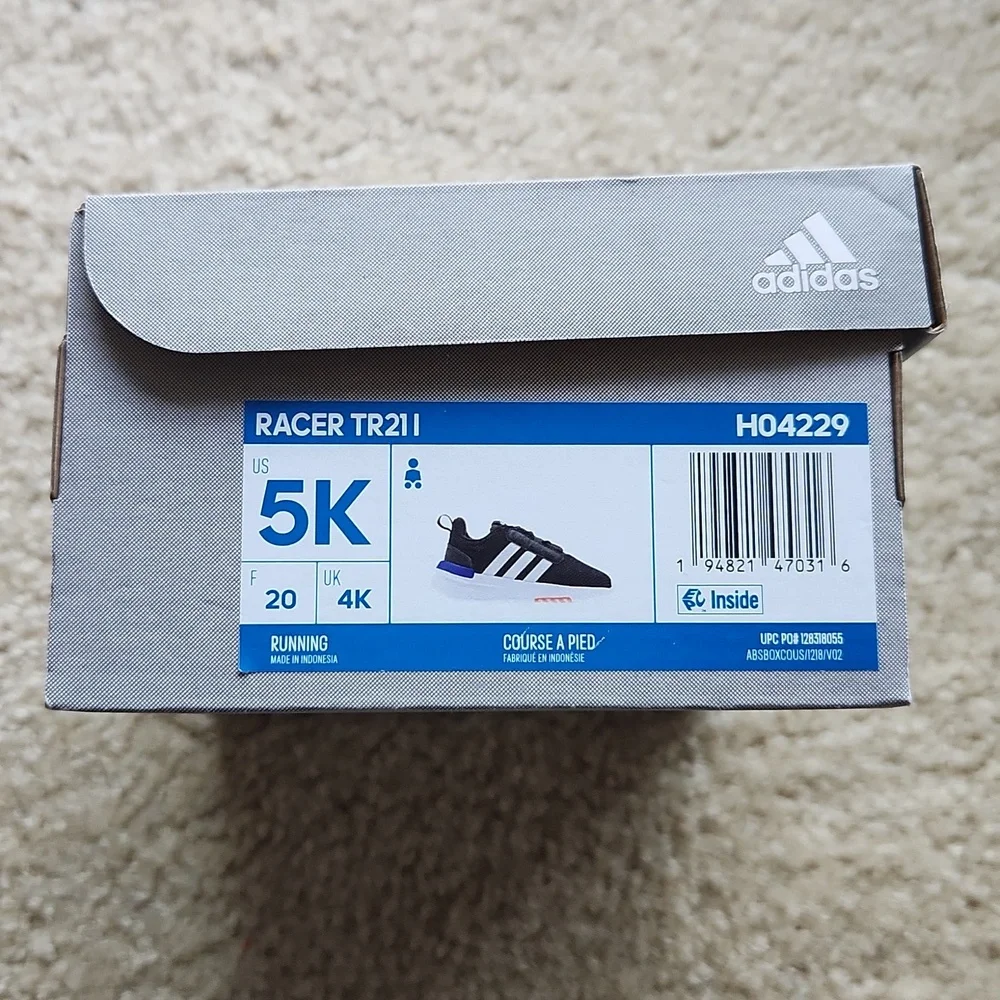 NWB Adidas racer TR21 running sneaker